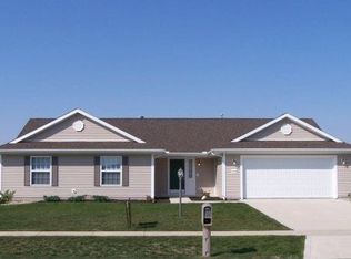 2006 Applewood Dr, Monticello, IL 61856