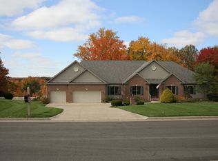 416 Silver Ridge Dr, Akron, OH 44321