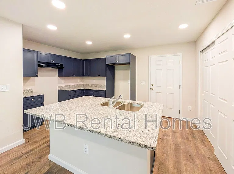 960 Palmetto St — Photo 2