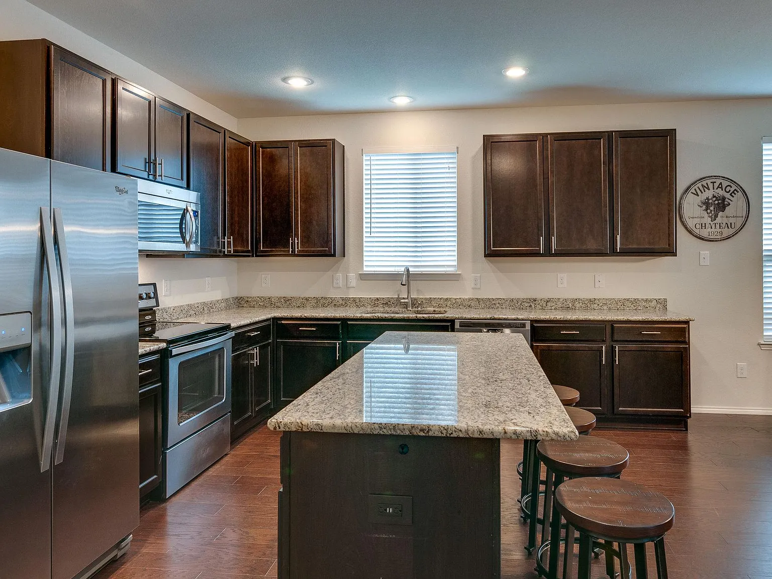 3 bed, 2151 sqft, $2,400 — Photo 4