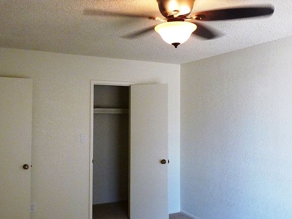 Lg Corner Bdrm w/WI Closet