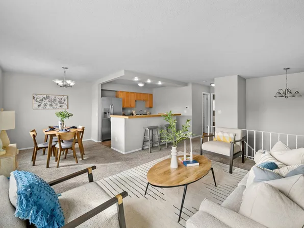 6750 School St Unit 1401, Windsor Heights, IA 50324