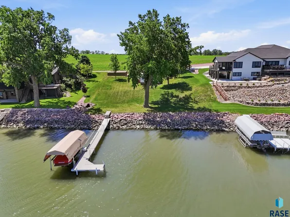 5471 S Shore Dr, Chester, SD 57016
