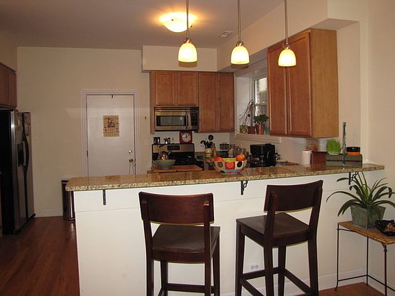 3rd image of 1542 W Sherwin Ave #Gs