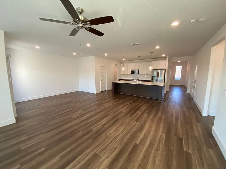 113 E Tyler Ave — Photo 6