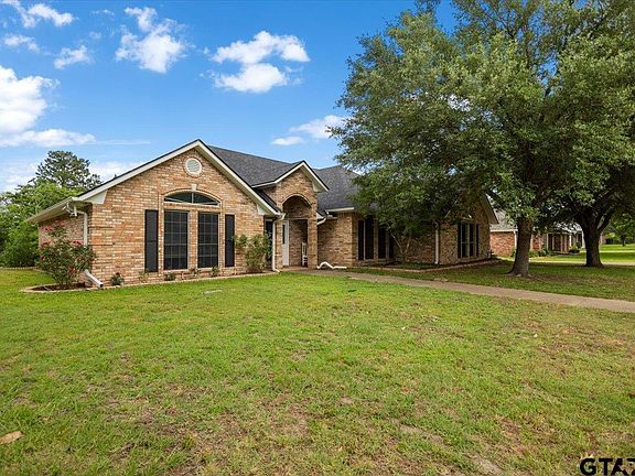 2nd image of 113 Saint Andrews Cir