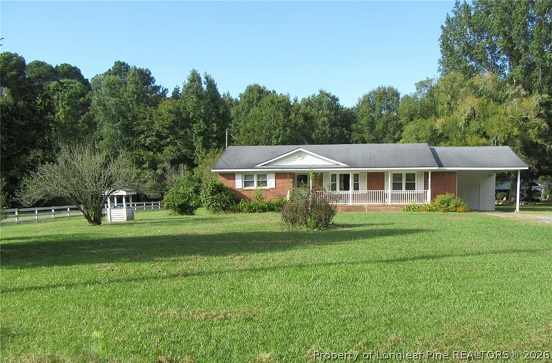 3 bed, 2.0 bath, 1408 sqft, $1,425 — Photo 1