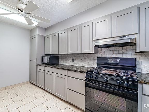 3rd image of 1902 Greenwood St