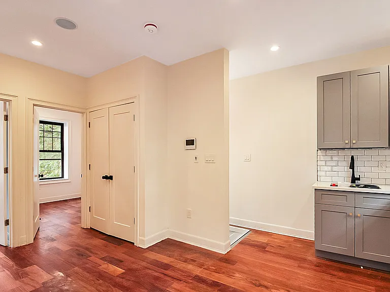 733 Madison St #2 — Photo 3