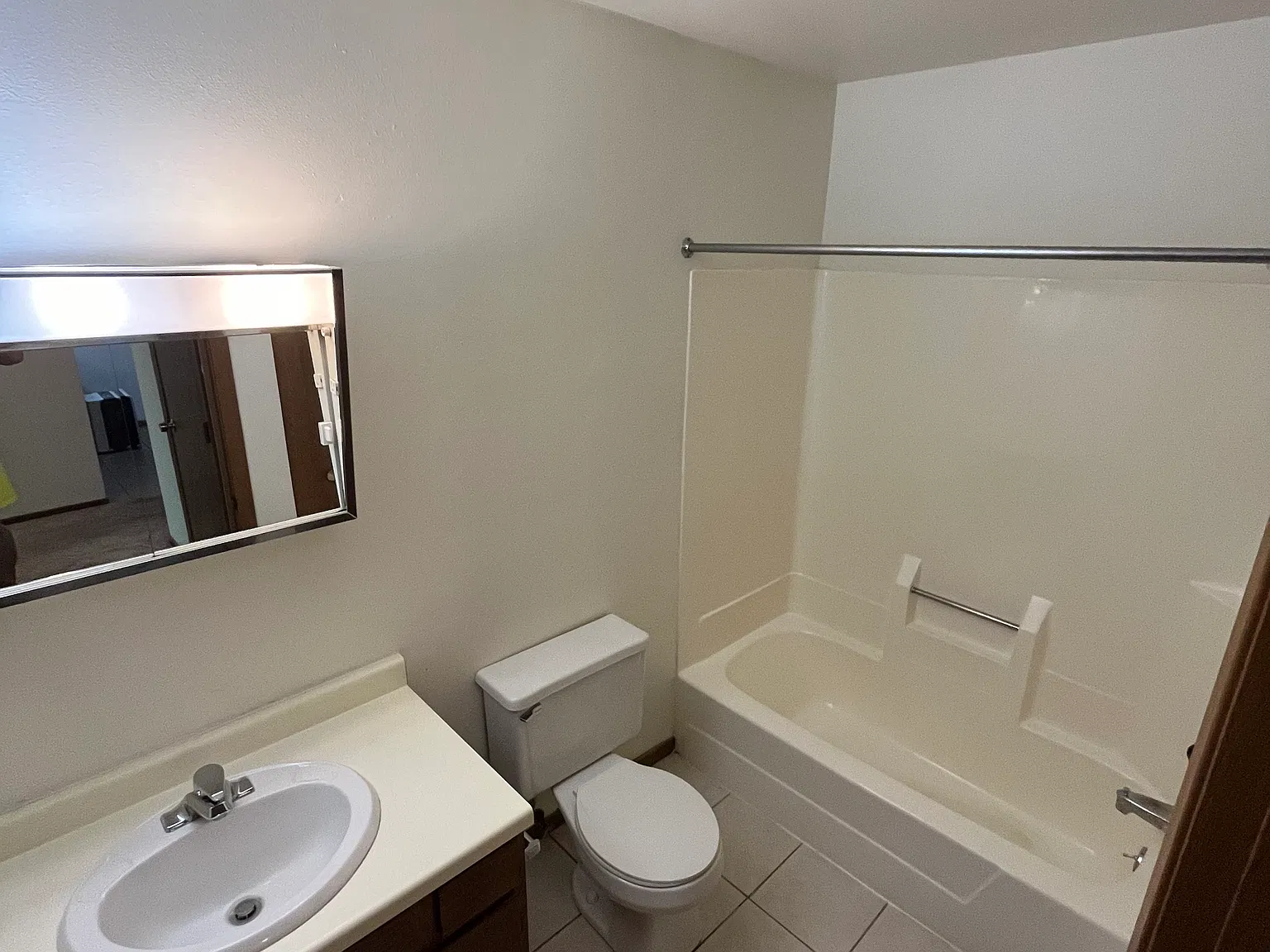 Braund Street Apartment — Photo 3