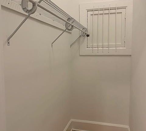 5th image of 1066 N Marshfield Ave #1R