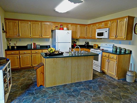 4th image of 248 Bayberry Dr