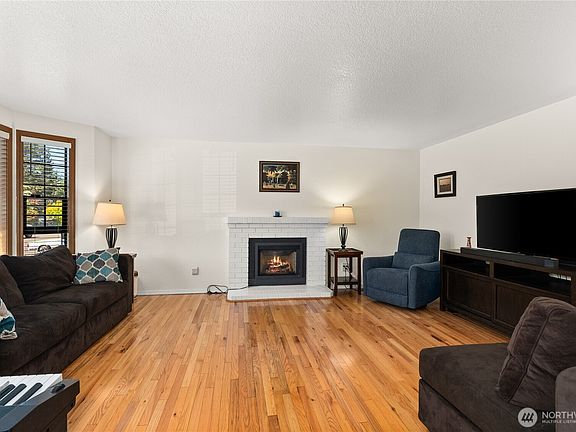 3rd image of 4404 29th Avenue SE