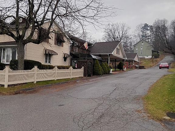 2nd image of 712 Railroad St