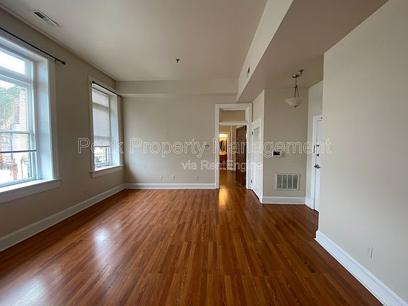 4th image of 244 N Sycamore St #6