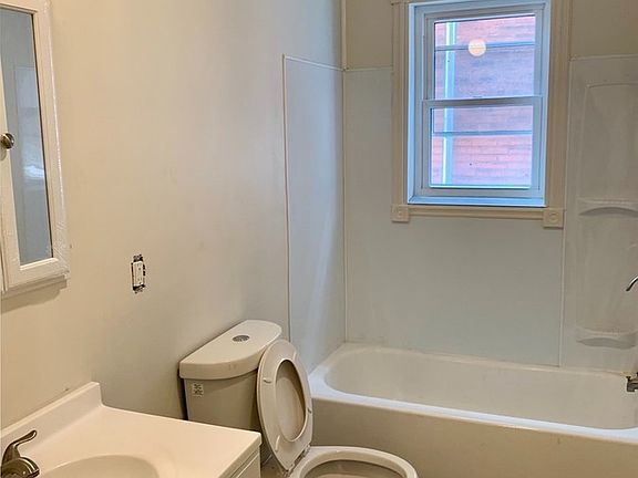 5th image of 1420A Union Blvd