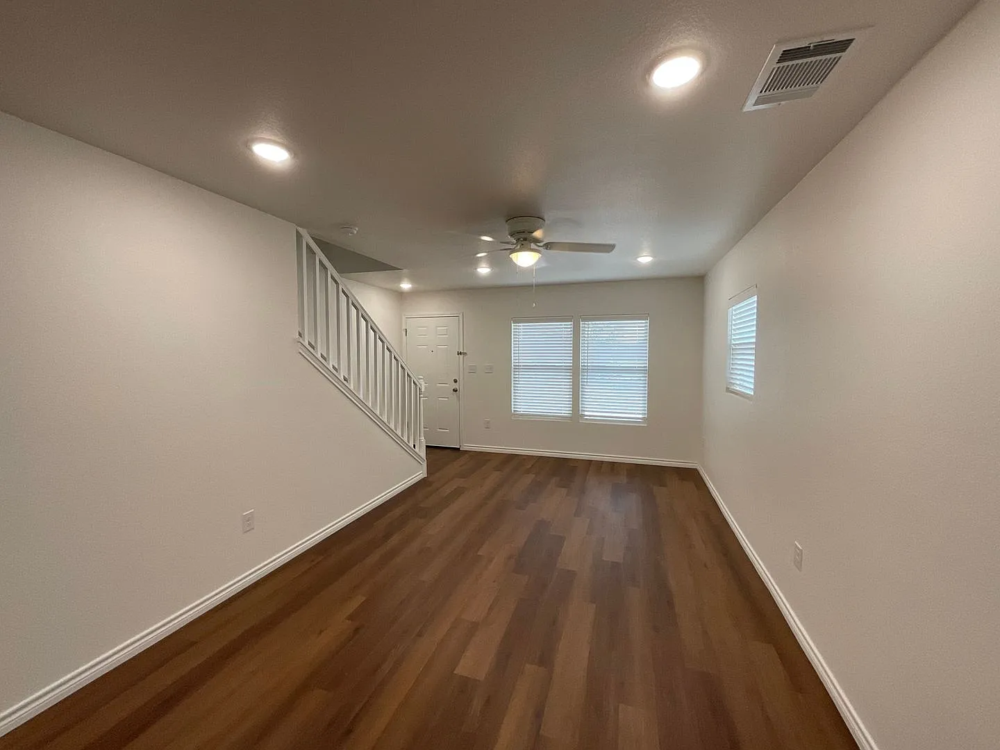 **Coming Soon** Beautiful 2 Bedroom/ 1.5 Bath Duplex In Kingsland, Tx. — Photo 4
