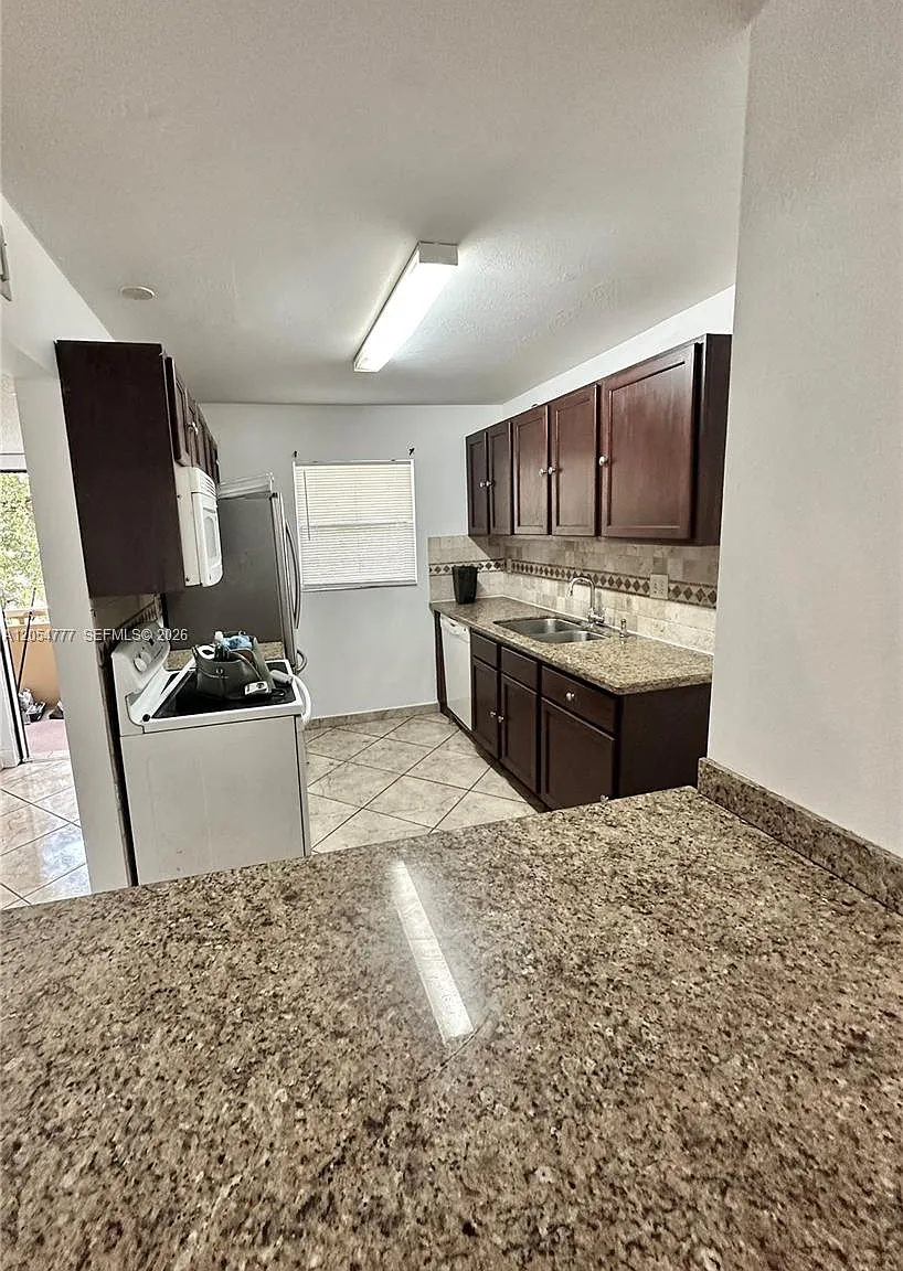 Oaks Condo — Photo 4