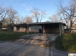 106 Hefferman St, Yoakum, TX 77995