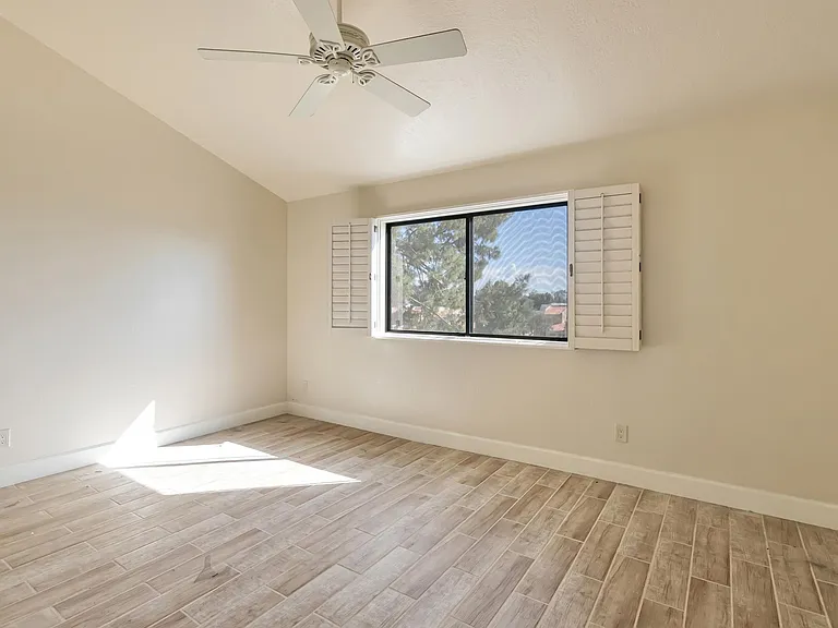 2931 E Rose Ln — Photo 17