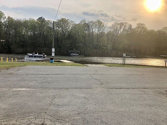 5th image of 34 Briarwood Ter