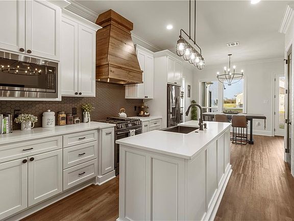 2nd image of 120 Monarch Cv