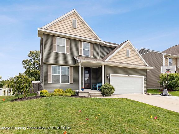 2nd image of 1111 Oakwood Dr