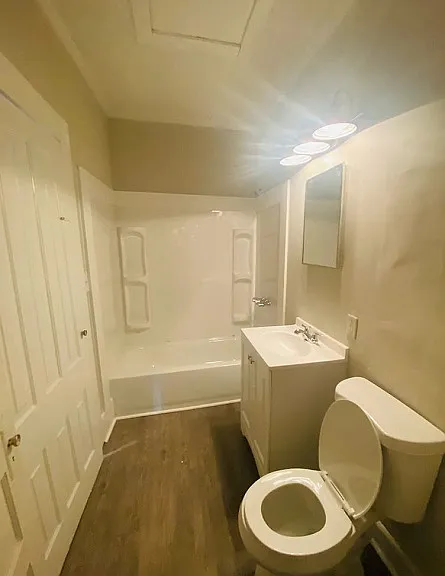 414 1st Ave #B — Photo 4