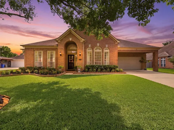 3103 Autumn Harvest Dr, Friendswood, TX 77546