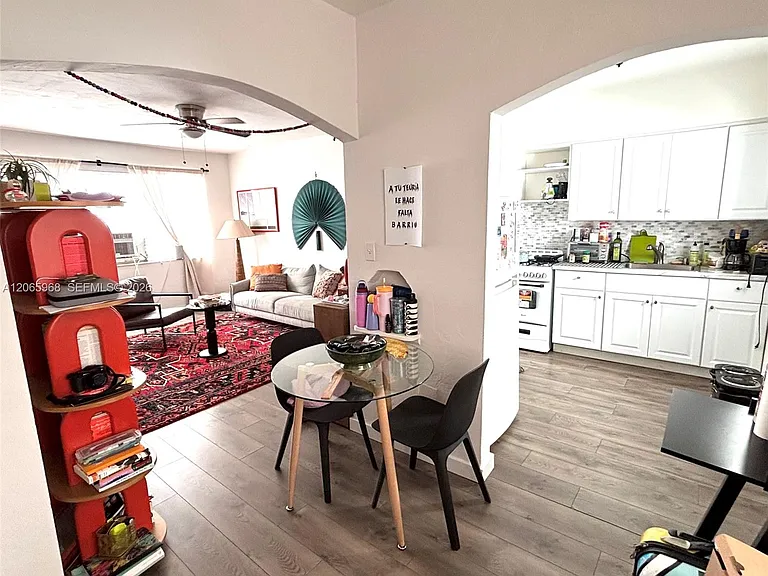 740 SW 7th St #3 — Photo 3