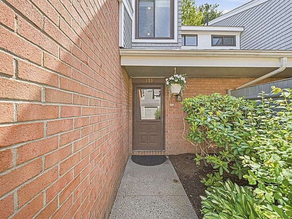 3rd image of 153 Greenbrook Dr