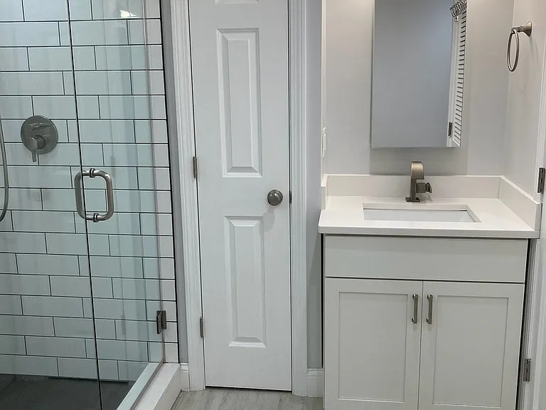 223 W 9th St — Photo 8