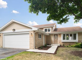 2212 Oakdale Cir, Hanover Park, IL 60133