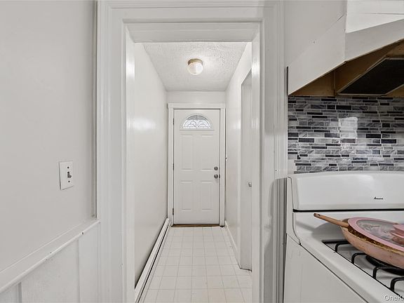 4th image of 19 W Maple Avenue