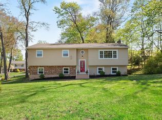 2 Candlewood Ct, New City, NY 10956
