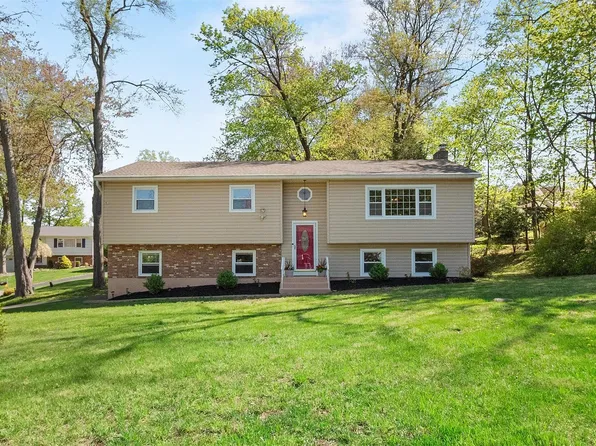 2 Candlewood Court, New City, NY 10956