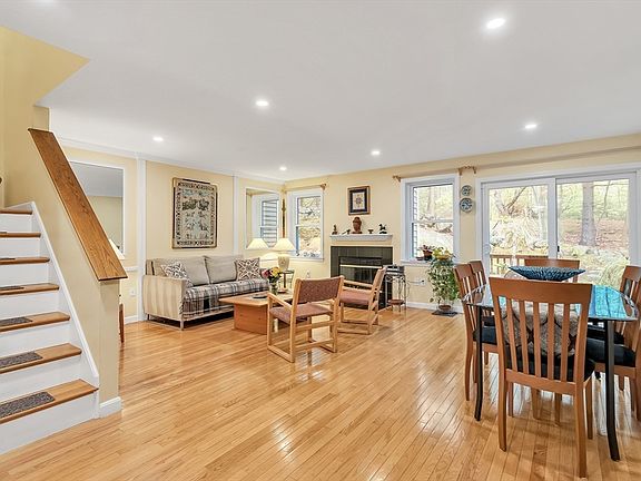 4th image of 320 Bishops Forest Dr #320