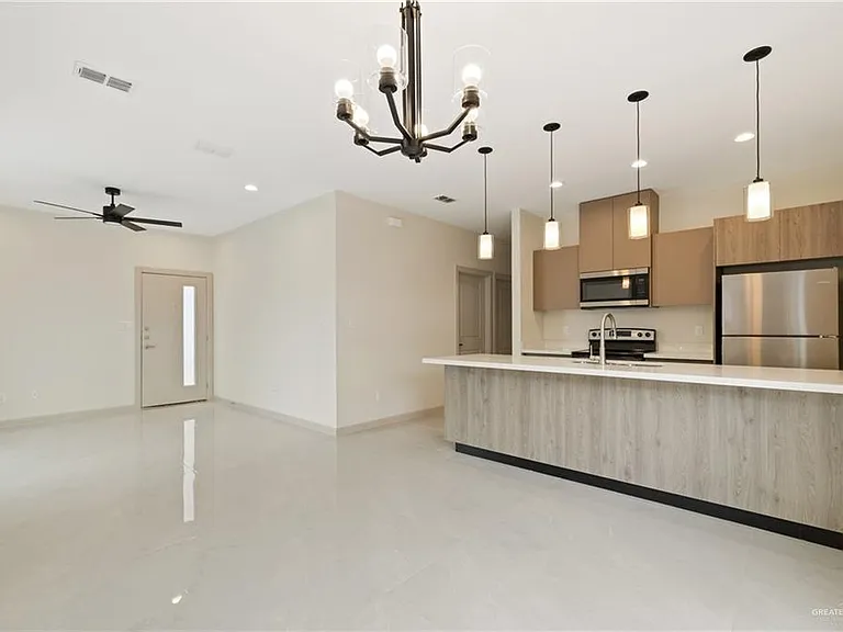 1804 W Violet Dr #3 — Photo 4