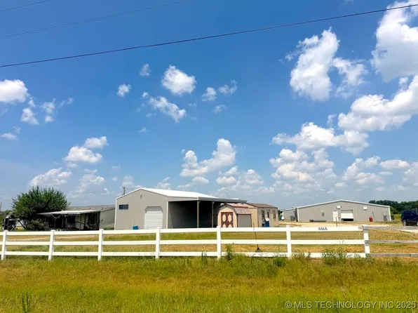 20211 Cedar Rd, Henryetta, OK 74437