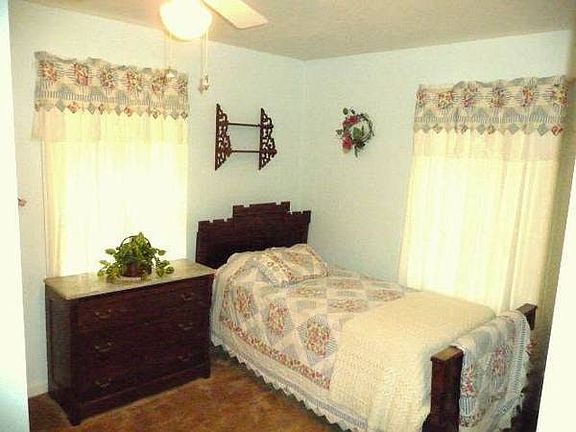5th image of 1003 E Parkside Ln