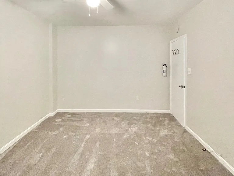 1748 N Rhodes St #6-321 — Photo 32