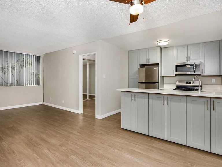 Windward Village Apartments — Photo 31