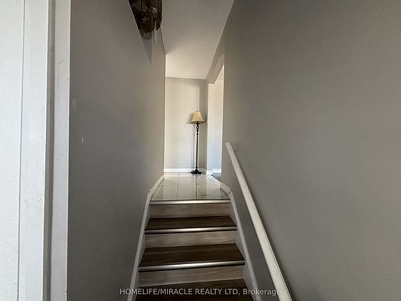 3rd image of 219 McMurchy Ave S