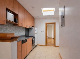 28-47 35th St #3, Astoria, NY 11103