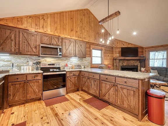 3rd image of 450 Mull Valley Rd