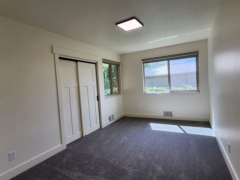 167 W Center St — Photo 18