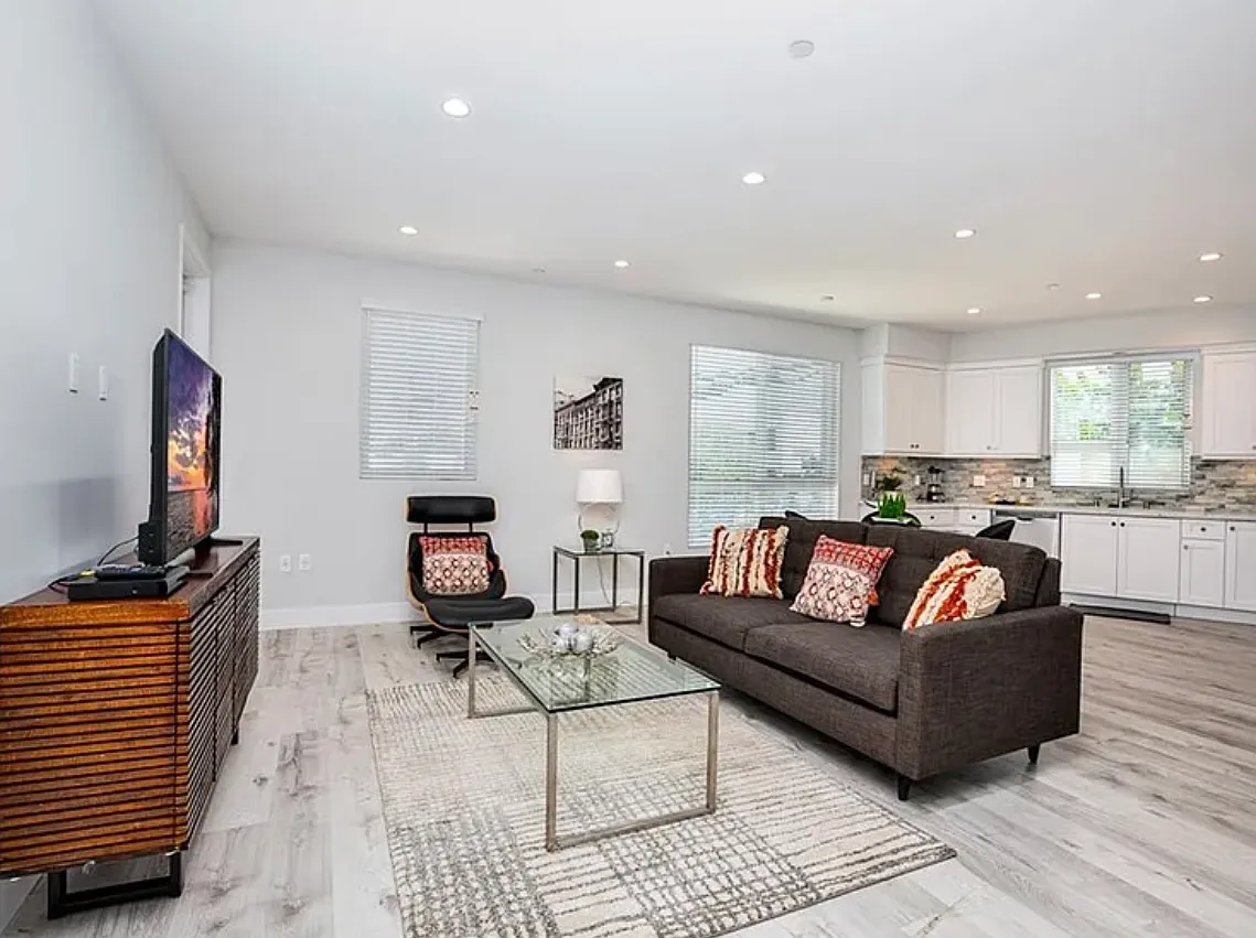3 bed, 1600 sqft, $4,650 — Photo 3