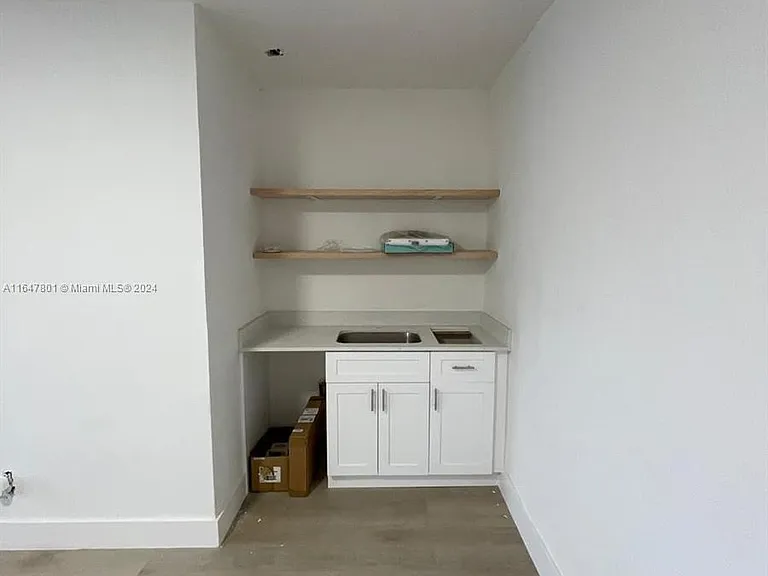 800 N Federal Hwy #5 — Photo 23
