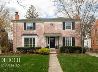 623 Barrington Rd, Grosse Pointe Park, MI 48230