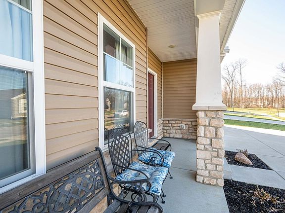 3rd image of 5525 W Mills Dr